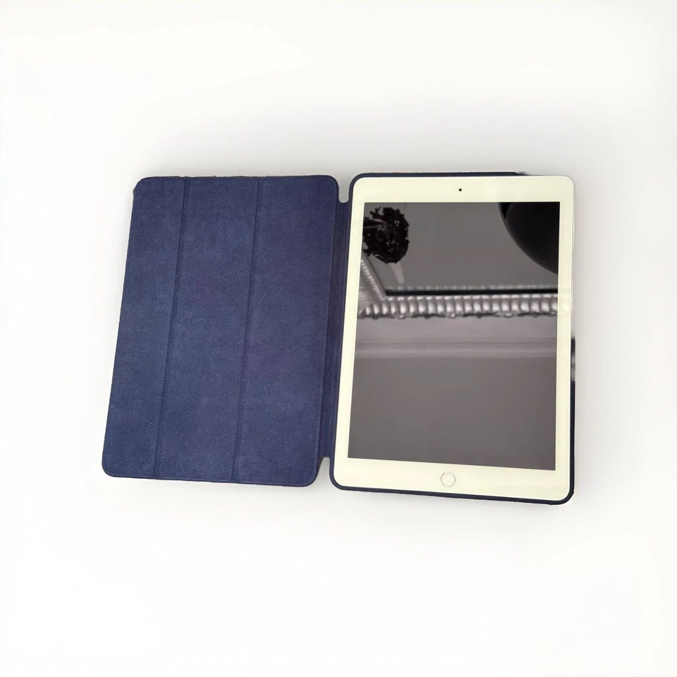 Apple iPad Air 2 (64 Gigabytes) - Silver, Unused, bundle with Leather Case - Image 2 of 4