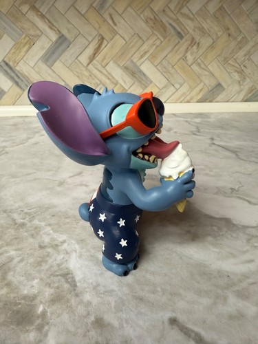 Figura Disney Showcase Stitch Stars & Stripes Moment 4 de julio 6016301 - Imagen 2 de 6