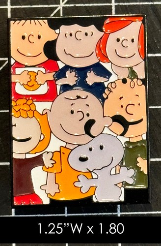 Peanuts: Group Photo Enamel Pin - Picture 1 of 2