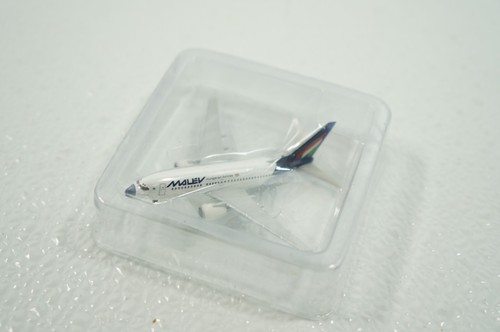 Herpa 1:500 505505 MALEV Hungarian Airlines B737-700 HA-LOA - Picture 4 of 8