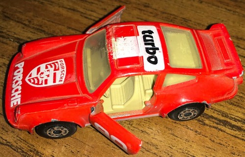 MATCHBOX LESNEY SUPERFAST No.3 PORSCHE TURBO RED w/ CLEAR WINDOWS & BLACK BASE - Picture 7 of 7