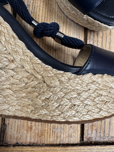 ¡¡NUEVO!! Impresionantes ZAPATOS MICHAEL KORS 41, 8 de cuero azul marino con cuña y plataforma - Imagen 6 de 9