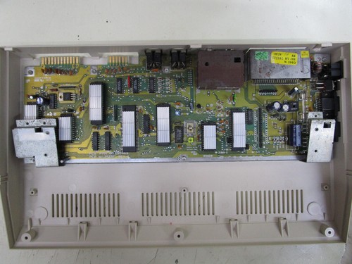 COMMODORE 64C COMPUTER 250469 HEATSINKS IC TESTED AND WORKING LOT #68 - Afbeelding 10 van 16