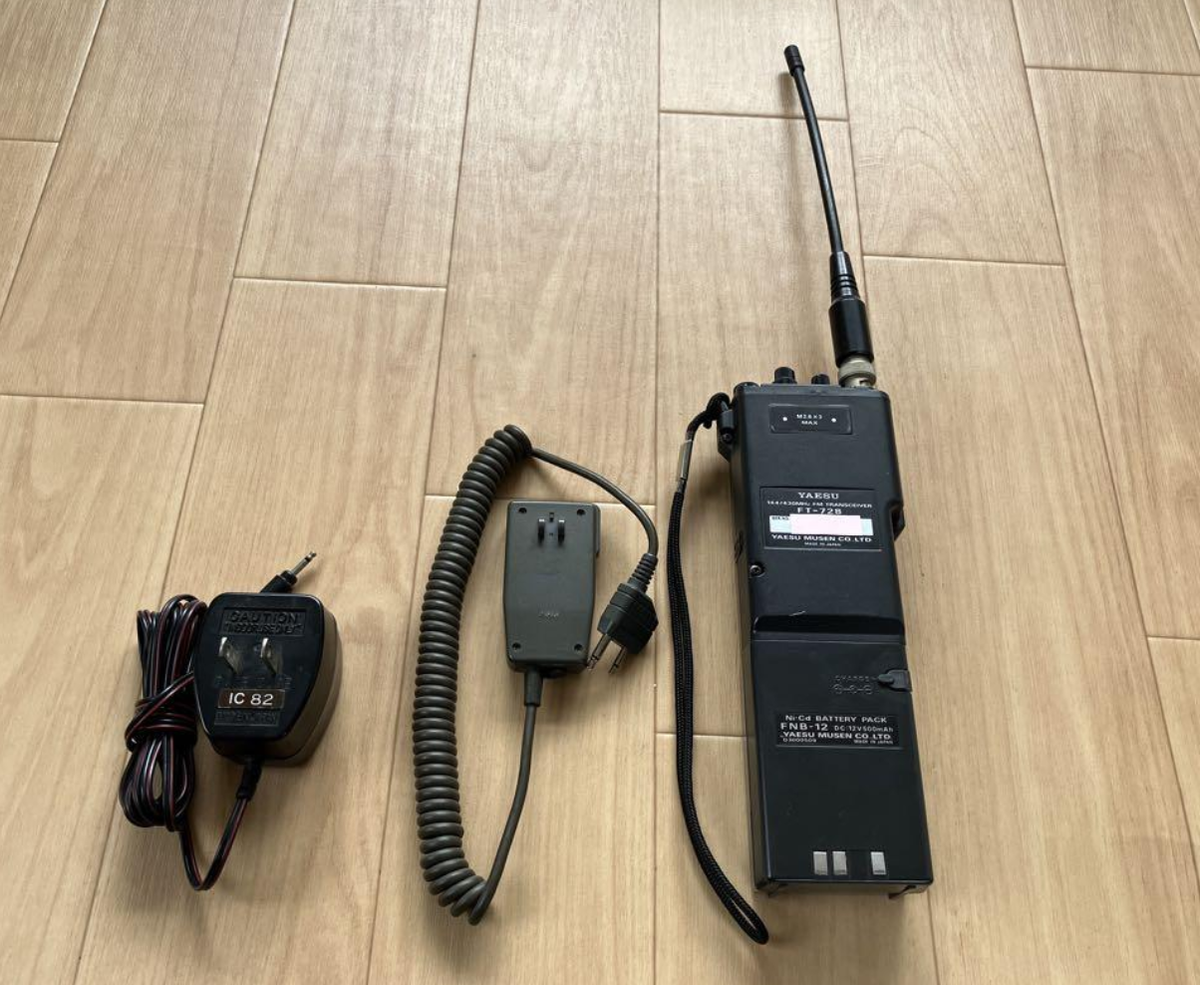 YAESU FT-728 144 430MHz Handheld Transceiver Includes AC