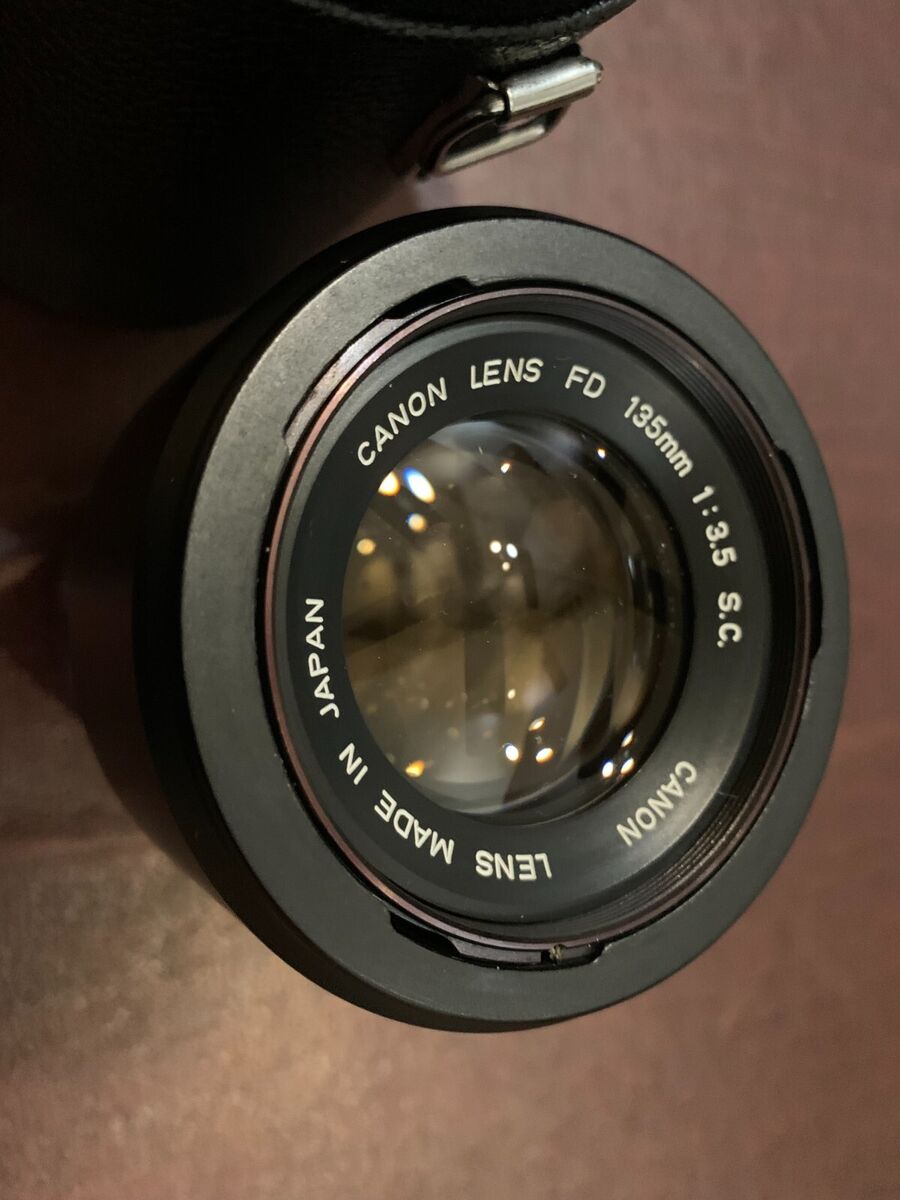 Canon Camera FD 135mm F1 : 3.5 S.C. Hooded Lens Made in Canon Camera FD 135mm F1 : 3.5 S.C. Hooded Lens Made in