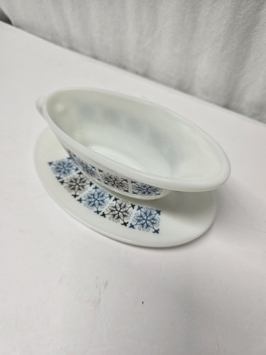 JAJ Pyrex Blue & Green Matchmaker Gravy Boat & Platter Vintage - Picture 2 of 9