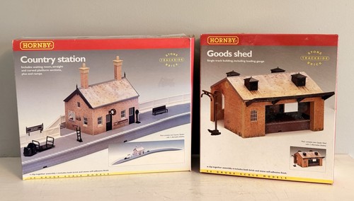 Hornby OO Gauge R8000 Country Station & R8002 Goods Shed