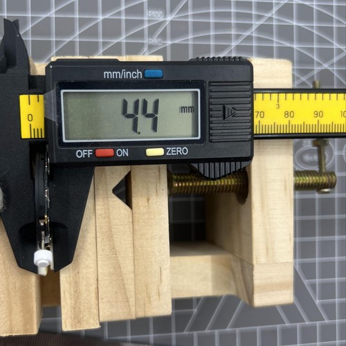 ISA K63 Quarz Uhrwerk 3 Zeiger Anzeige Doppelbatterien Swiss Made - Bild 8 von 8