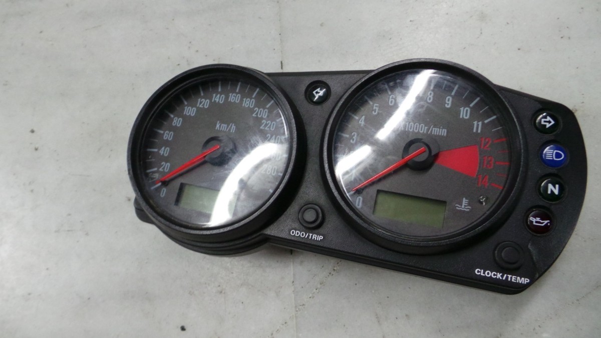 KAWASAKI ZX 9 R 2000 2001 SPEEDOMETER TACHOMETER VERY GOOD