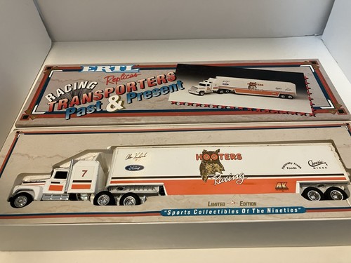 XRARE 1:64 Alan Kulwicki #7 HOOTERS RACING 1992 NASCAR TRANSPORTER / HAULER - Picture 1 of 6