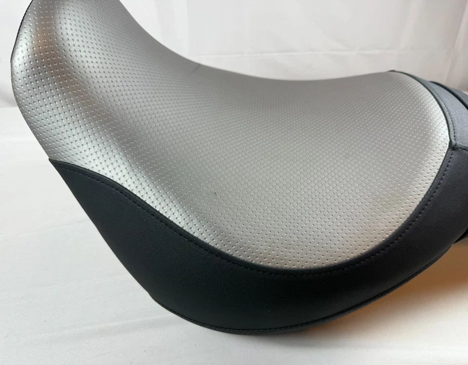 Asiento/sillín Kawasaki Vulcan 900 OEM 2007-2013 material de malla transpirable en muy buen estado+ Foto 4 de 4