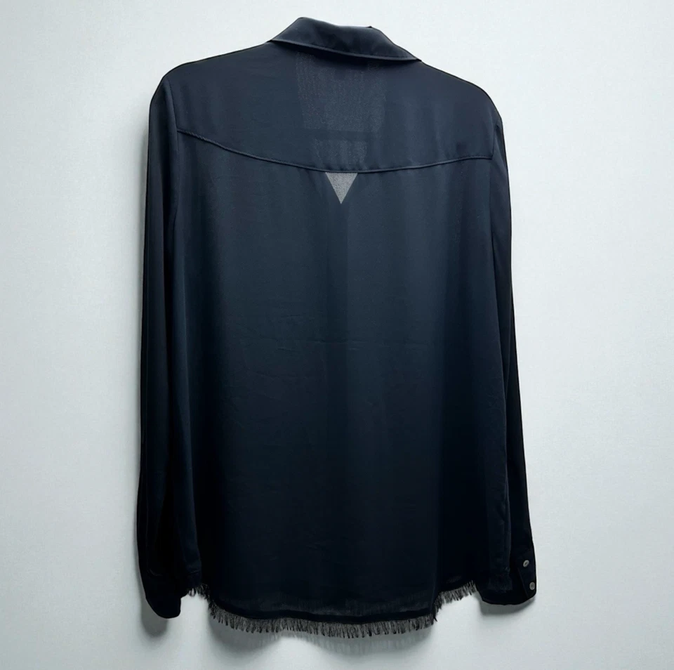 Camisa Elizabeth and James Azul Oscuro Abotonada Top Blusa Flecos en la Parte Inferior Talla L Foto 2 de 4