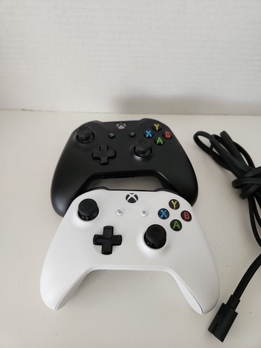 PAQUETE X 1TB 1787 Xbox One X con 2 mandos y 6 juegos probados funcionando - Imagen 8 de 11