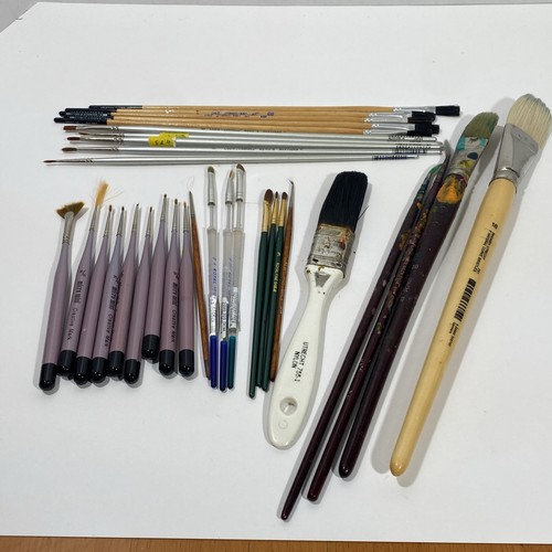 Artist Brushes Lot Of 32 Brushes Mixed Styles , Sizes And Conditions - Picture 9 of 10