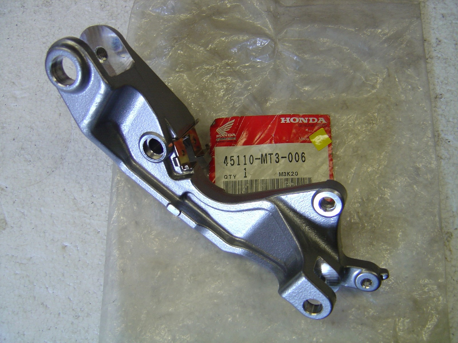 Support d'étrier de frein gauche moto Honda ST1100 Pan European 1995 à 2000 pièce de rechange