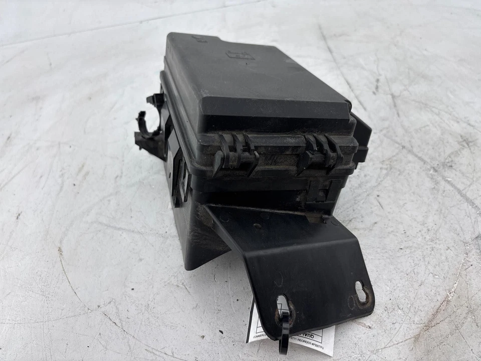 Caixa de fusíveis de motor Buick Lacrosse 2005 3,8 L - Imagem 2 de 4