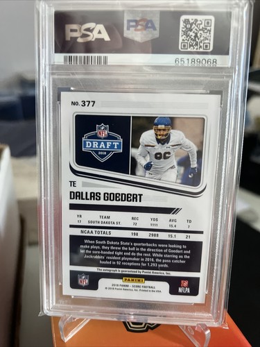 Dallas Goedert 2018 Panini Score Gold Zone novato auto #377 SSP 40/50 PSA 10 - Imagen 3 de 3