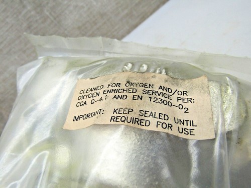 Rego 2507 Manual Stainless Globe Valve 1" NPT - Picture 3 of 4