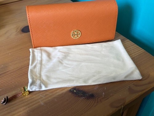 CUSTODIA OCCHIALI DA SOLE TORY BURCH ARANCIONE CON CHIUSURA MAGNETICA A SCATTO E SIG CUSTODIA IN TESSUTO - Foto 6 di 6