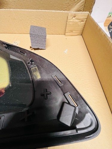 Genuine OEM BMW Quarter Glass 51377482993 NEW Missing one alignment tab - Bild 7 von 18