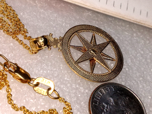 14K YELLOW/WHITE GOLD COMPASS PENDANT ON 18" Y/GOLD NECKLACE TOTAL 4.3G - Picture 4 of 5