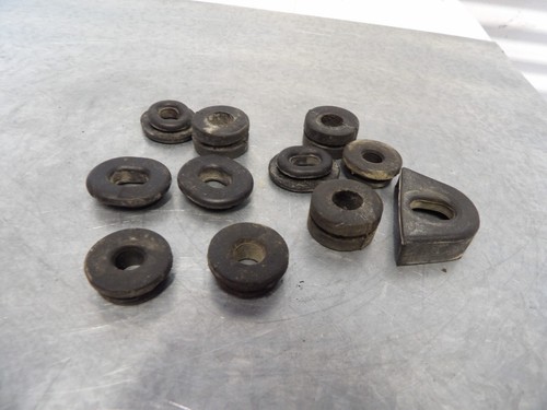 89-99 Yamaha FZR600R radiator & frame rubber grommets 90480-15483-00 - Picture 2 of 3
