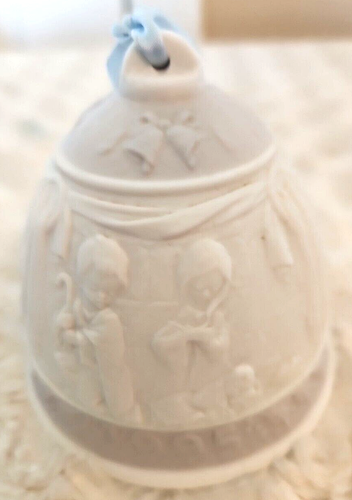 VTG Lladro 3" Holiday Religious Porcelain Bells Years 1987-1996, 2000 LOT of 11 - Picture 10 of 13