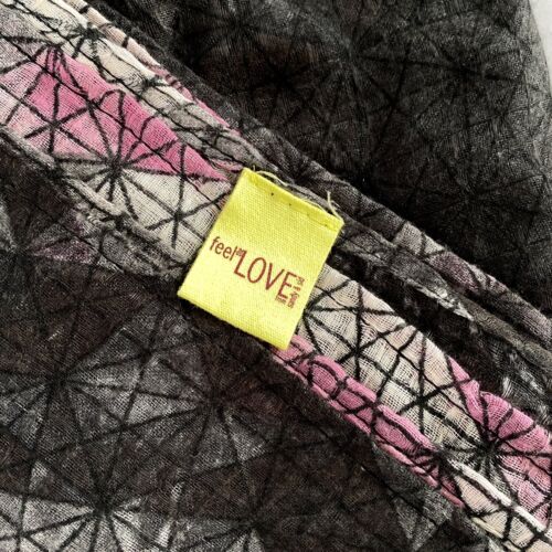 Feel The Love From Sandy Sid Geometric Pink Black White Wrap Shawl Scarf 80x40in - Picture 5 of 10