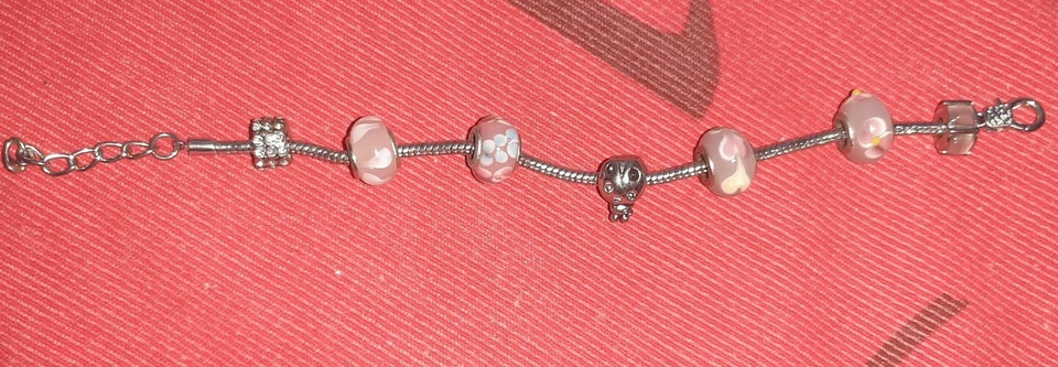 Bracciale con pietre rosa e coccinella. - Immagine 2 di 3