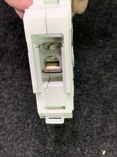 SIEMENS CQD150 CIRCUIT BREAKER 50A 277VAC 125VDC 1POLE - Picture 5 of 7