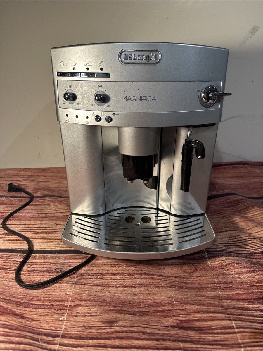 デロンギ　マグニフィカ　エスプレッソ　コーヒーメーカー　ESAM-3300 Amazon.com: De'Longhi ESAM3300 Magnifica Super Automatic