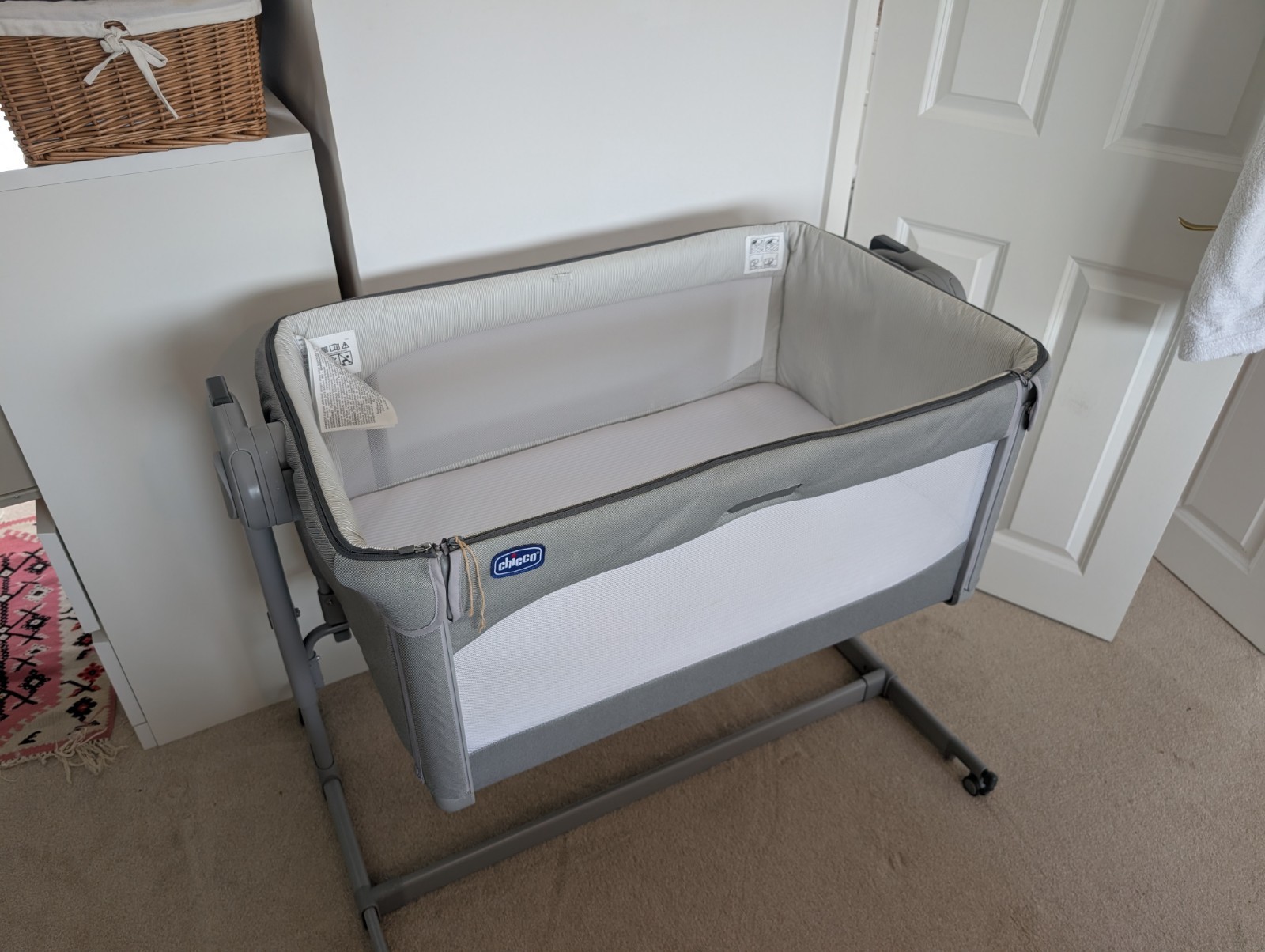 Next2me crib Chicco Magic 2 Rocking Baby co-sleeping bedside + 4 covers