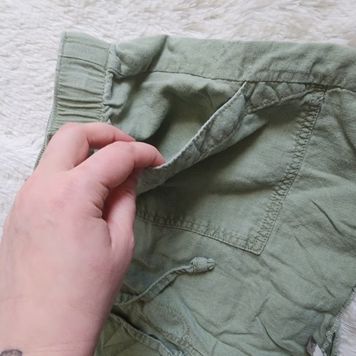 Pantalones Cortos Ana A New Approach Mezcla de Lino Verde Elástico Dobladillo Crudo Talla XL - Imagen 8 de 8