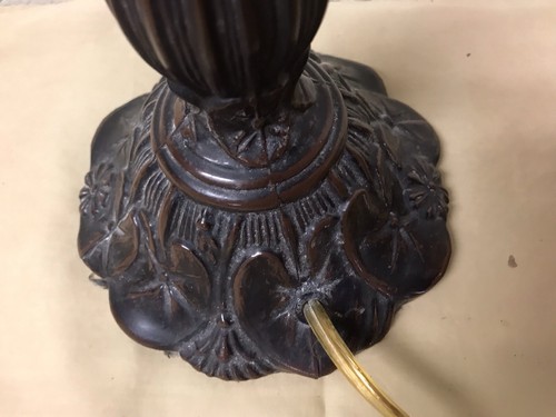 VINTAGE REVERSE PAINT LAMP SHADE ON METAL LAMP ROSES FLORAL 18 1/2” TALL WORKS - Picture 21 of 24