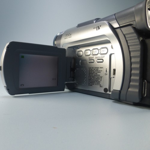 JVC GR-D21EK Handheld MiniDV Camcorder Silver Tested Full Working Set - Picture 4 of 9