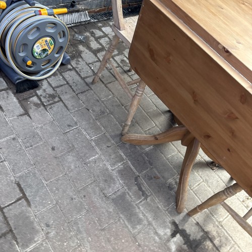 Drop Leaf table and 2 Chairs - Solid Wood and in excellent condition - Picture 4 of 4