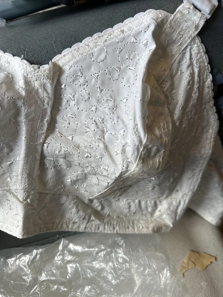 Vintage New 36B Dutchmaid Bra, Ephbata, PA Style 181 - Image 3 of 4