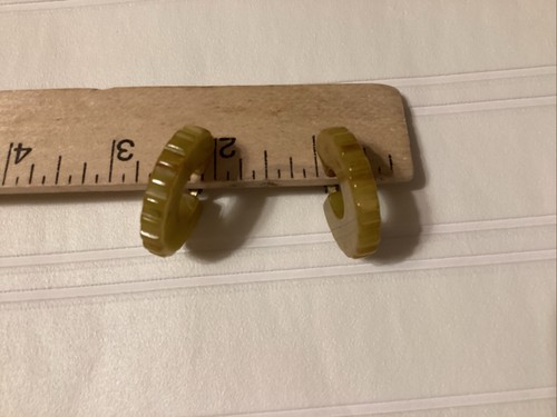Vintage Olive Green BAKELITE Hoop Clip Earrings w Scalloped Edge - Picture 6 of 8
