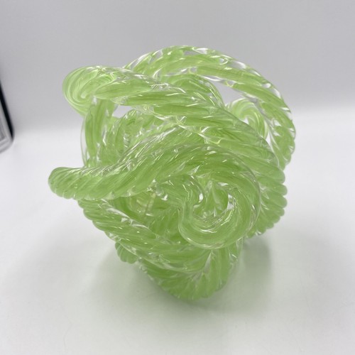 Escultura orbe nudo de vidrio soplado a mano cuerda retorcida verde claro decoración de arte moderno - Imagen 9 de 10