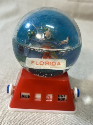 Vintage Florida Schneekugel Kalender Souvenir 70er Surfer am Strand Mcm Sammlerstück