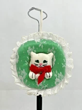 EUC Vintage 1987 Fancy Feast White Kitty CAT Wreath Satin Lace Christmas Tree
