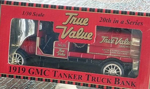 ERTL GMC 1919 TRUE VALUE TANKER TRUCK DIE CAST BANK 1:30 SCALE - Picture 3 of 3