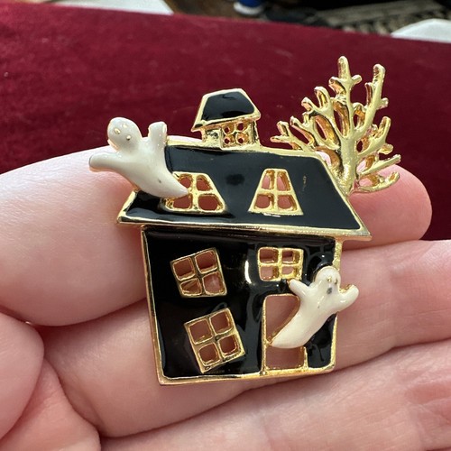 Halloween Haunted House w/ Ghosts Pin Black & White Enamel Brooch - Picture 5 of 8