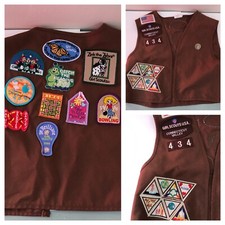 Girl Scouts Brownie Brown Vest Large 01463 Made in USA Awesome Pin 24 Patches