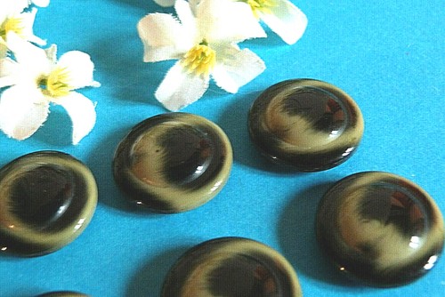 174C/ Superb High Fashion Buttons "Mist" Set of 6 Vintage Buttons - Picture 3 of 4