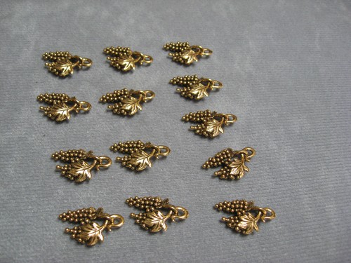 Gotas de peltre color dorado 13 x 21 mm Freeform - Imagen 2 de 3