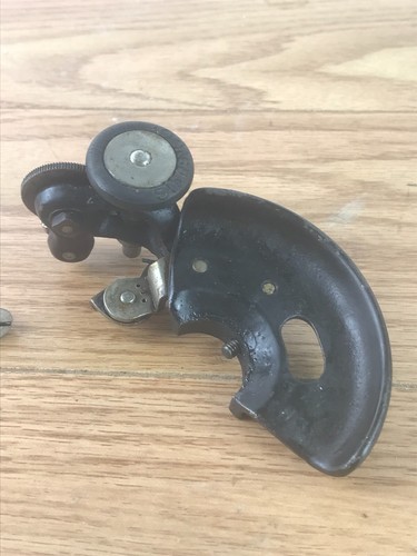 1917 ORIGINAL BOBBIN WINDER w/ BELT GUARD SINGER 66K  SEWING MACHINE Scotland - Picture 5 of 9