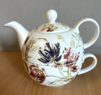 Laura Ashley GOSFORD Design Tea For One Teapot & Cup Fine Bone 