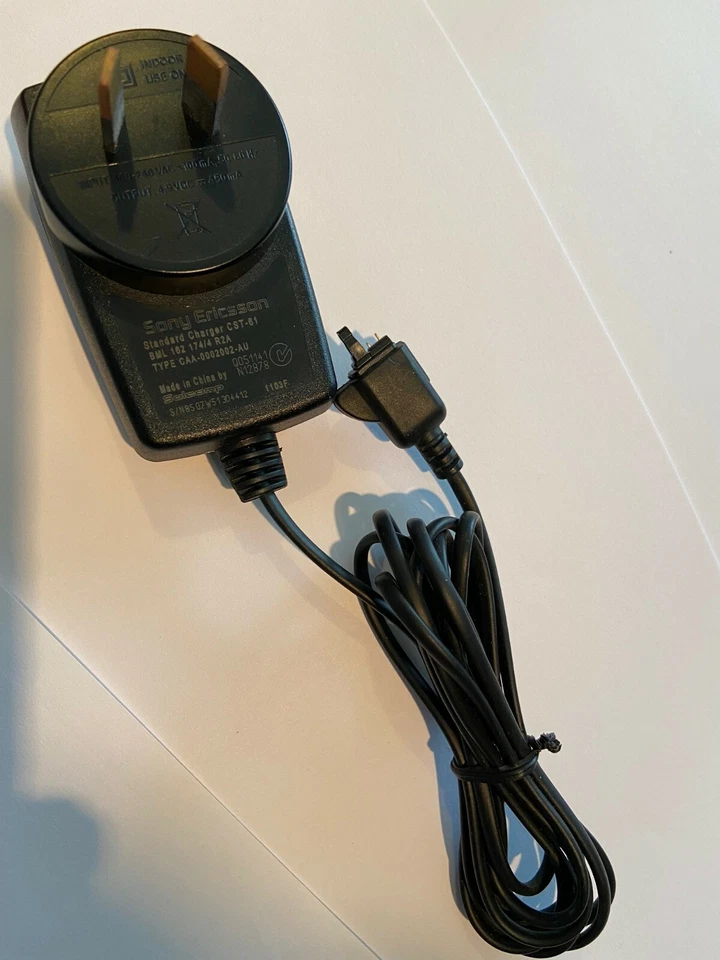 Cargador Estándar Ericsson/Sony Ericsson Red CA CST-61 en Negro Original Br/Nuevo Foto 2 de 4