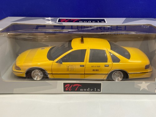 UT MODELS 1/18 SCALE CHEVROLET CAPRICE NEW YORK CITY TAXI CAB W/ CHROME WHEELS - Picture 2 of 8